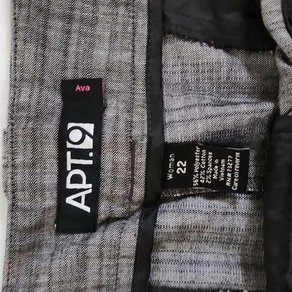 Womens Apt 9 size 22 Capri Pants, black and white pattern - Picture 2 of 3